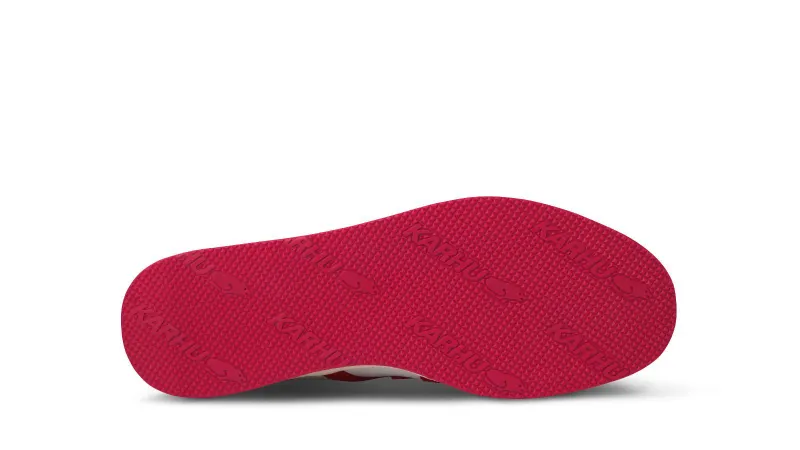 Karhu Trampas – White / Red (F809025)