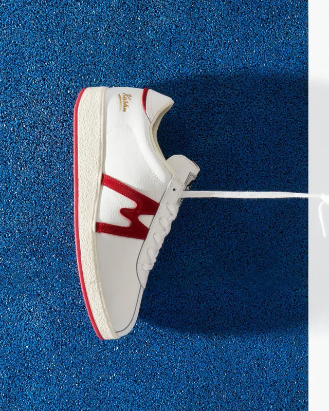 Karhu Trampas – White / Red (F809025)