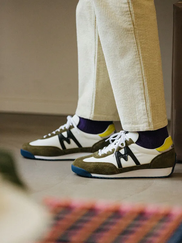 Karhu Mestari – Capers / Jet Black (F805044)