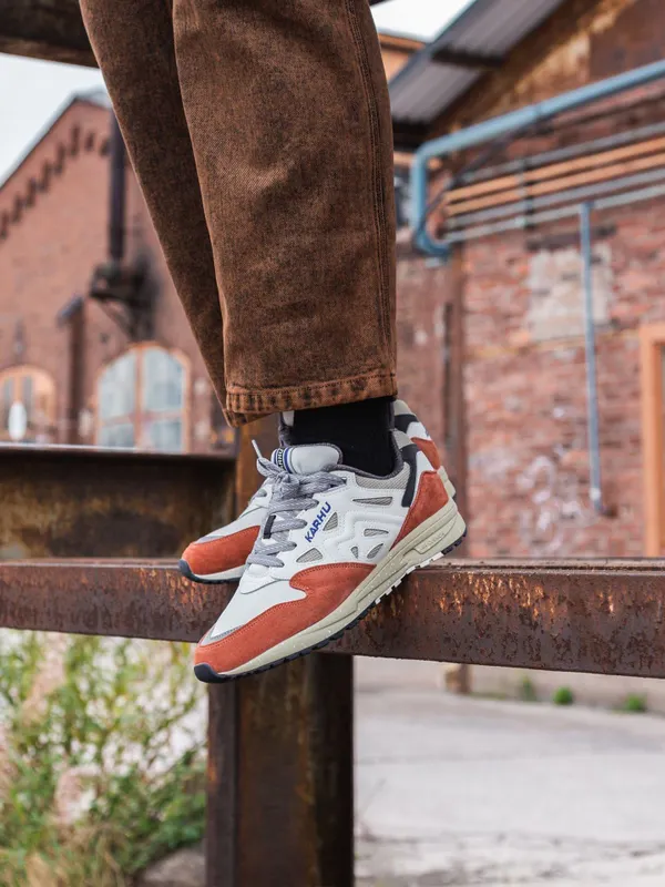 Karhu Legacy 96 – Apricot Brandy / Bright White (F806027)