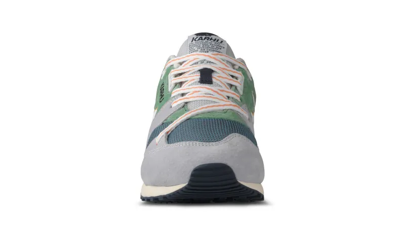 Karhu Synchron Classic – Dawn Blue / Lily White (F802662)