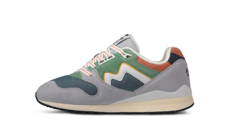 Karhu Synchron Classic – Dawn Blue / Lily White (F802662)