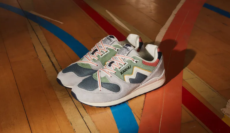 Karhu Synchron Classic – Dawn Blue / Lily White (F802662)