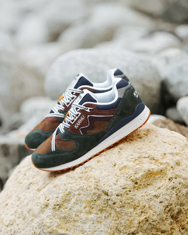 Karhu Synchron Classic – Thyme / Bitter Chocolate (F802665)