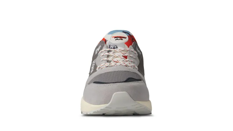 Karhu Aria 95 X Moomin – Dawn Blue / Sleet (F803088)