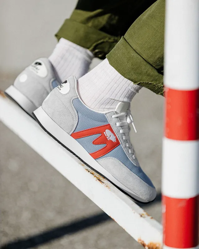 Karhu Albatross 82 – Dawn Blue / Cherry Tomato (F807031)