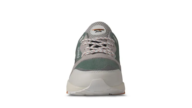 Karhu Aria 95 – Lily White / India Ink (F803083)