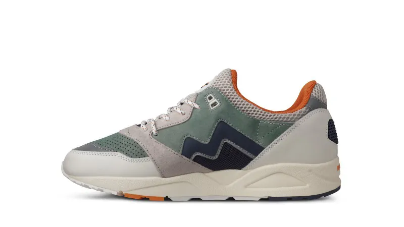 Karhu Aria 95 – Lily White / India Ink (F803083)