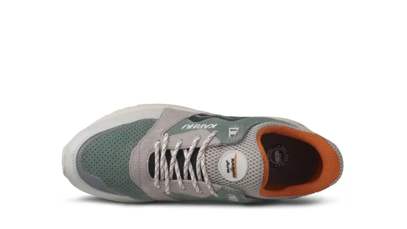 Karhu Aria 95 – Lily White / India Ink (F803083)