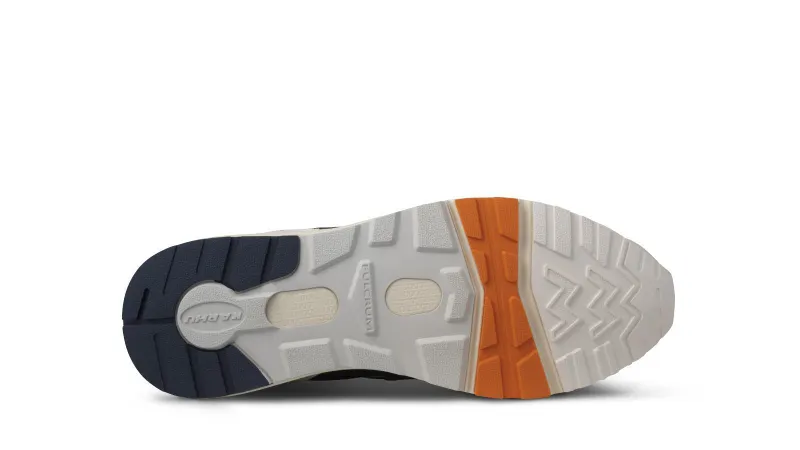 Karhu Aria 95 – Lily White / India Ink (F803083)
