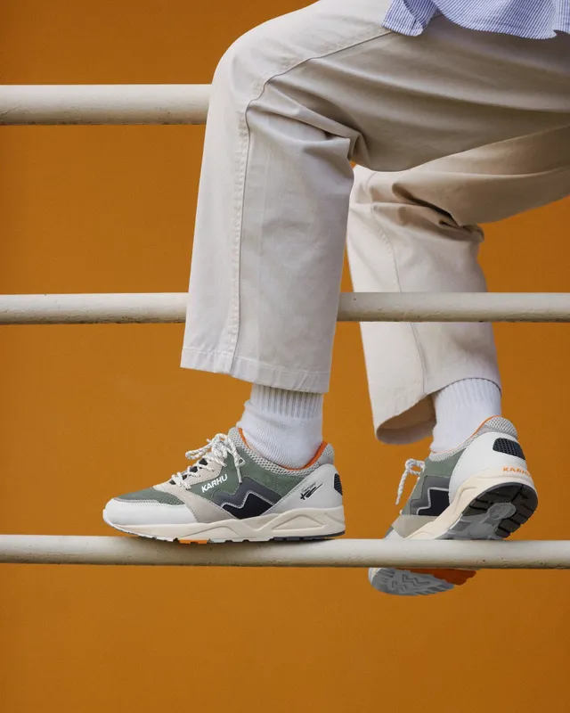 Karhu Aria 95 – Lily White / India Ink (F803083)