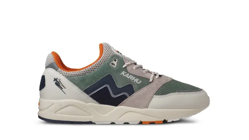 Karhu Aria 95 – Lily White / India Ink (F803083)