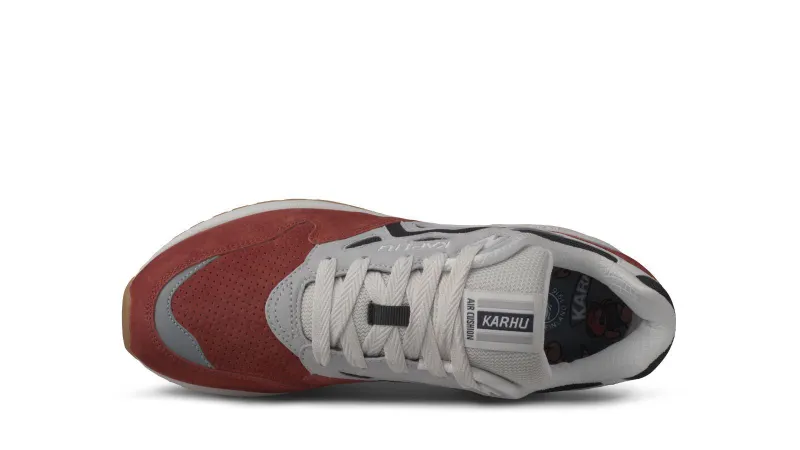 Karhu Legacy 96 – Hot Sauce / Dawn Blue (F806036)