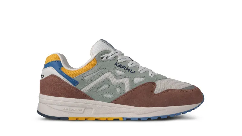 Karhu Legacy 96 – Beaver Fur / Pigeon (F806034)