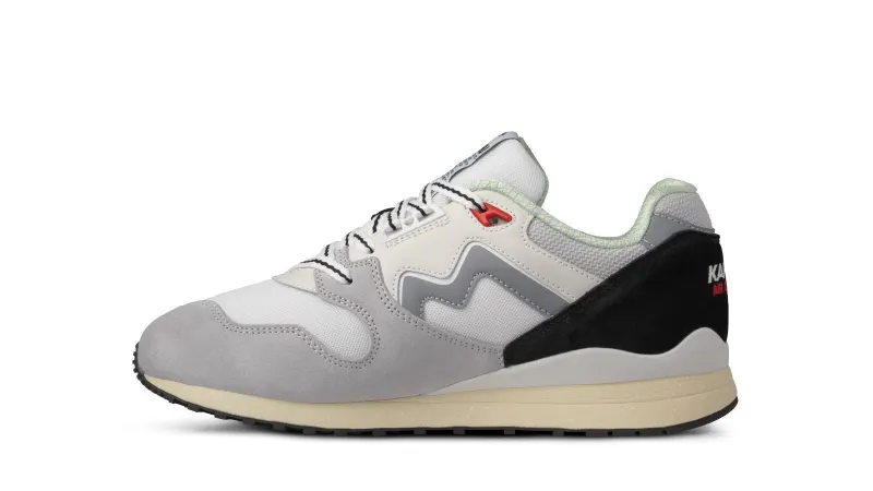 Karhu Synchron Classic – Dawn Blue / Lily White (F802669)