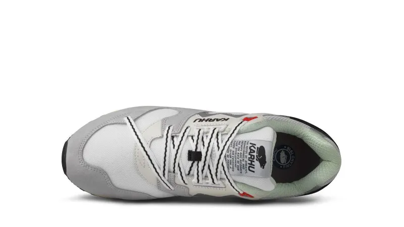 Karhu Synchron Classic – Dawn Blue / Lily White (F802669)