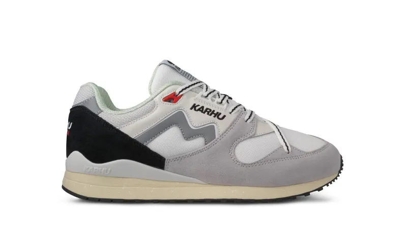 Karhu Synchron Classic – Dawn Blue / Lily White (F802669)