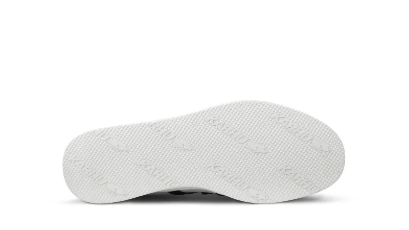 Karhu Trampas – White / Black (F809005)
