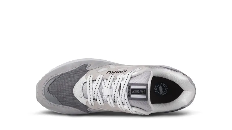 Karhu Legacy 96 – Dawn Blue / Bright White (F806021)