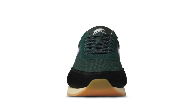 Karhu Albatross 82 – Jet Black / Sodalite Blue (F807035)