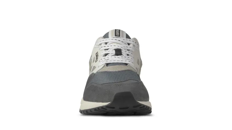 Karhu Legacy 96 – Gunmetal / Abbey Stone (F806039)