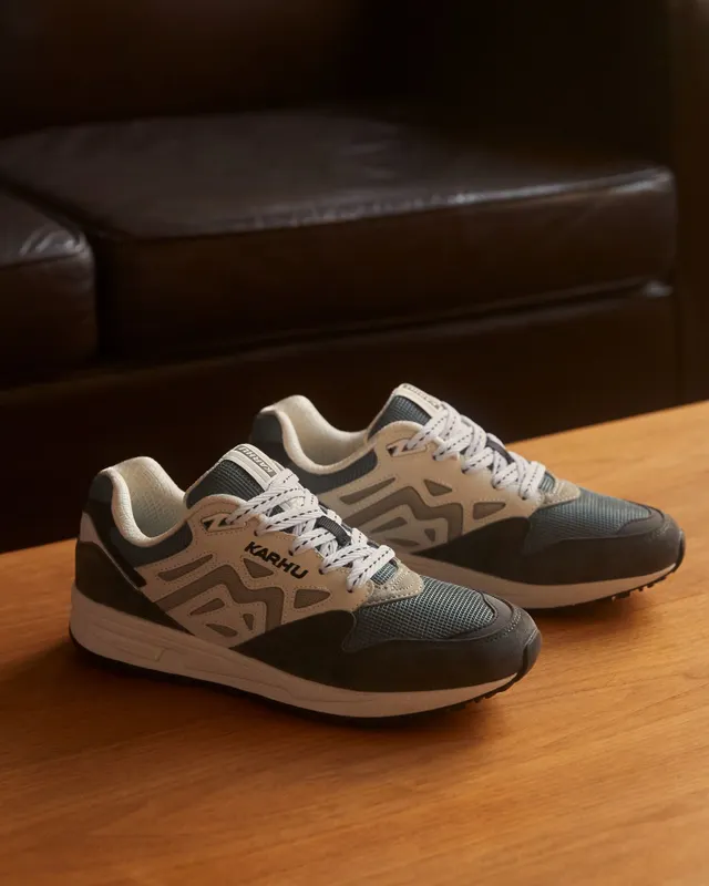 Karhu Legacy 96 – Gunmetal / Abbey Stone (F806039)