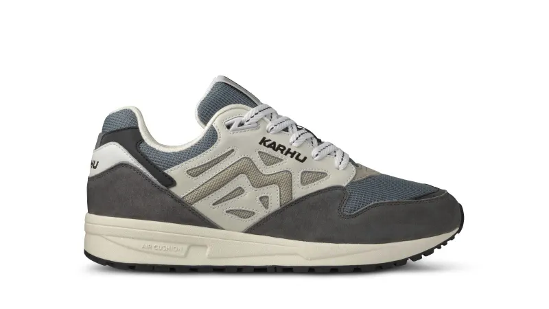 Karhu Legacy 96 – Gunmetal / Abbey Stone (F806039)