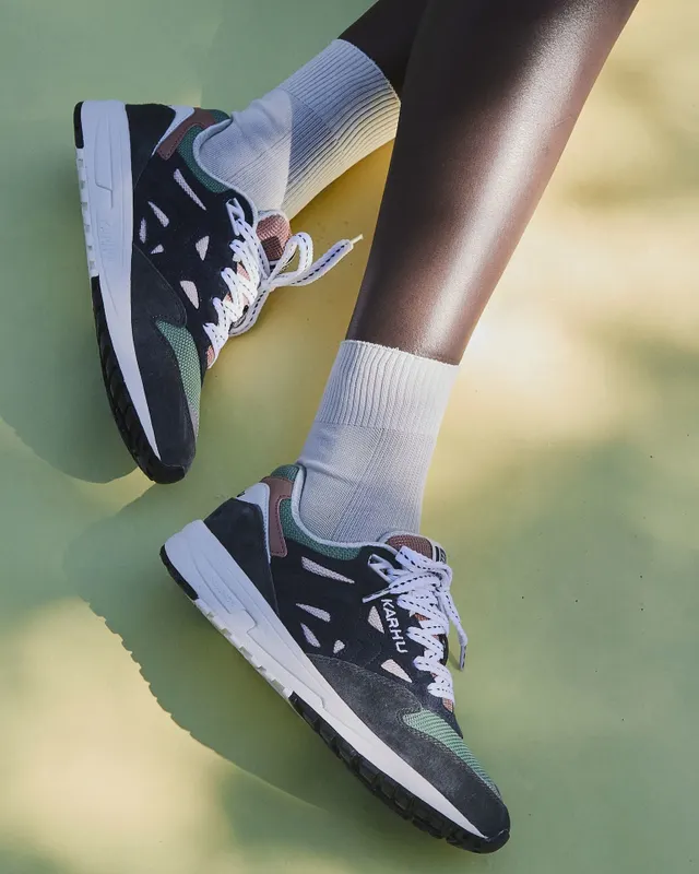 Karhu Legacy 96 – Gunmetal / India Ink (F806041)