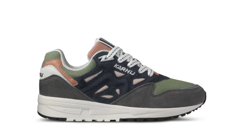 Karhu Legacy 96 – Gunmetal / India Ink (F806041)