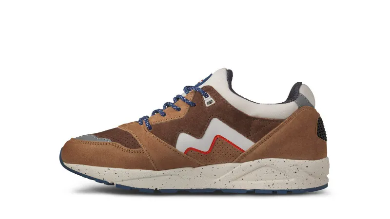 Karhu Aria 95 – Brown Sugar / Aztec (F803093)