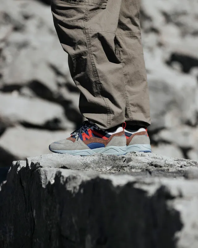 Karhu Fusion 2.0 – Abbey Stone / Beaver Fur (F804135)