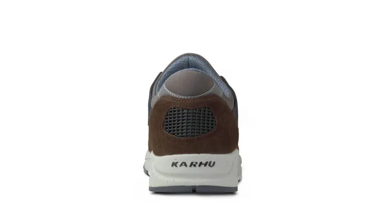 Karhu Aria 95 – Java / India Ink (F803090)