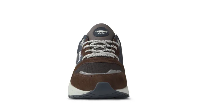 Karhu Aria 95 – Java / India Ink (F803090)