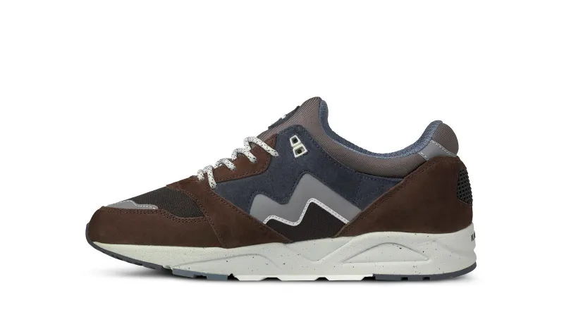 Karhu Aria 95 – Java / India Ink (F803090)