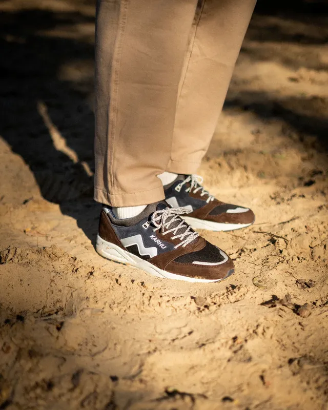 Karhu Aria 95 – Java / India Ink (F803090)