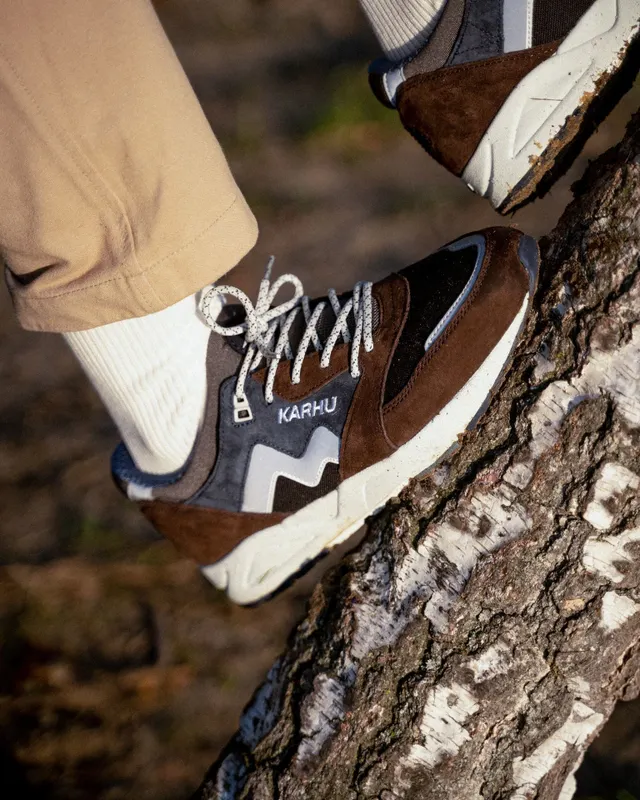 Karhu Aria 95 – Java / India Ink (F803090)