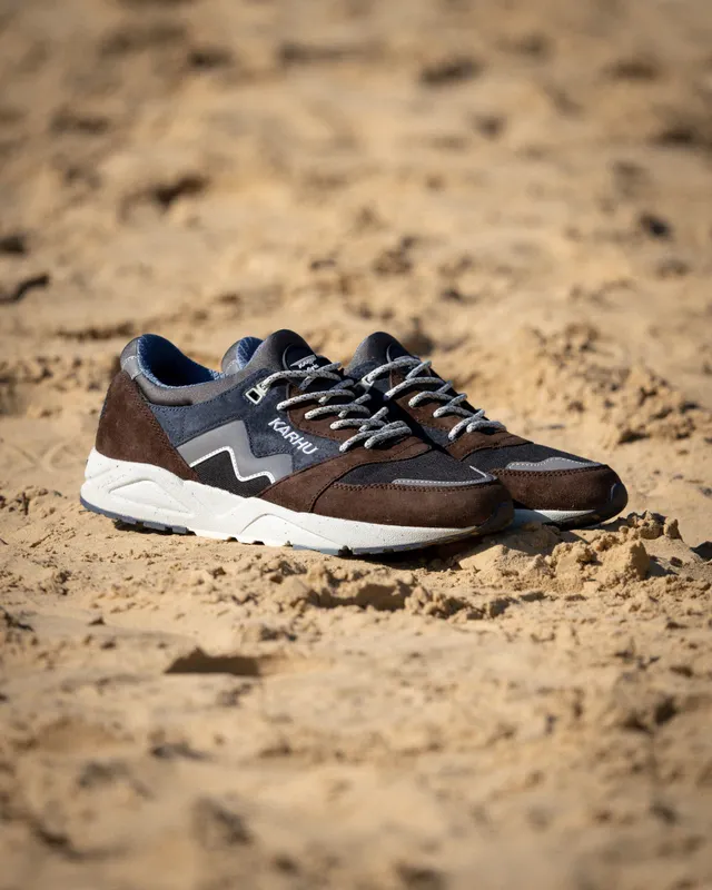 Karhu Aria 95 – Java / India Ink (F803090)