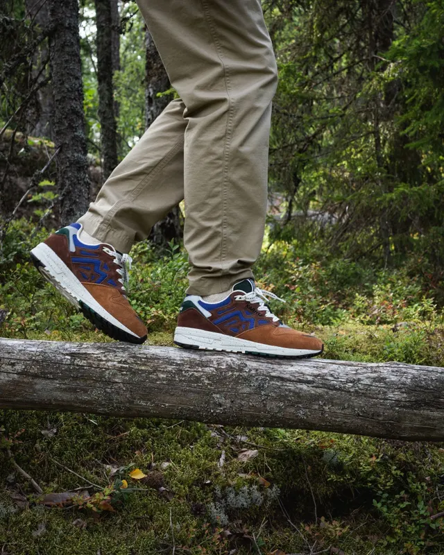 Karhu Legacy 96 “trees Of Finland” Pack – Aztec / Sodalite Blue (F806037)