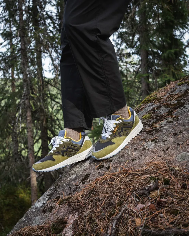 Karhu Legacy 96 “trees Of Finland” Pack – Green Moss / India Ink (F806040)