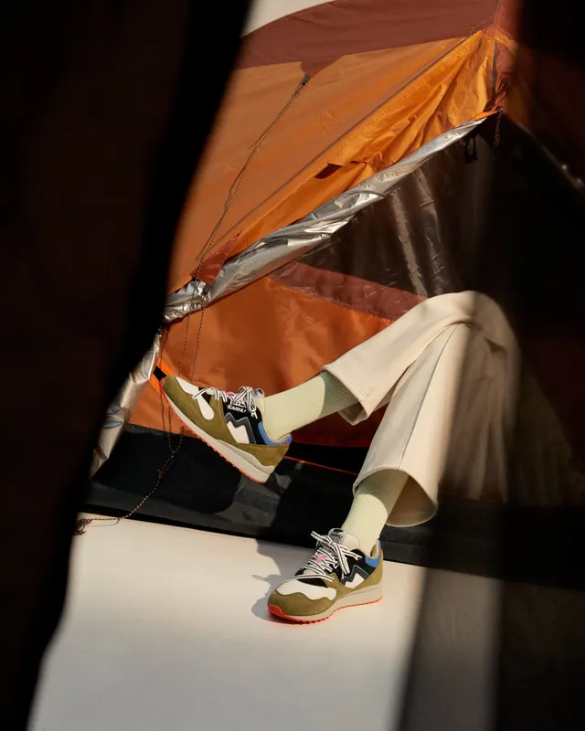 Karhu Synchron Classic “the Forest Rules” Pack – Green Moss / India Ink (F802677)
