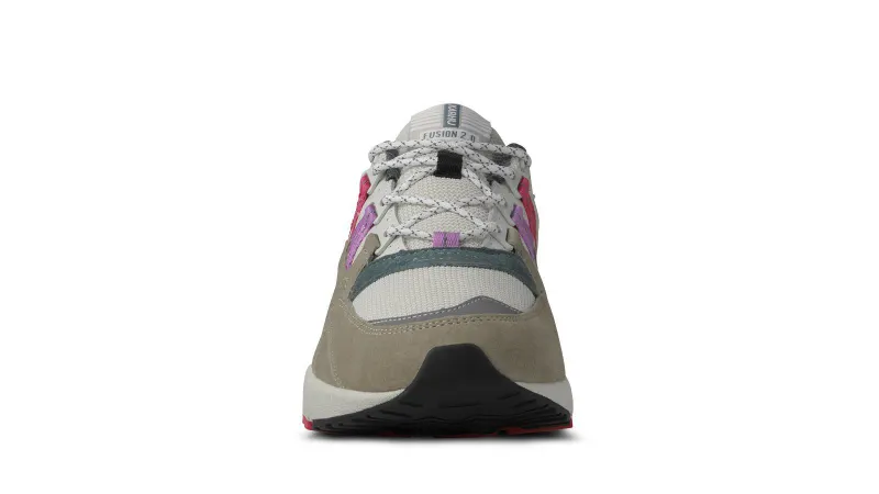 Karhu Fusion 2.0 “the Forest Rules” Pack – Abbey Stone / Pink Yarrow (F804145)