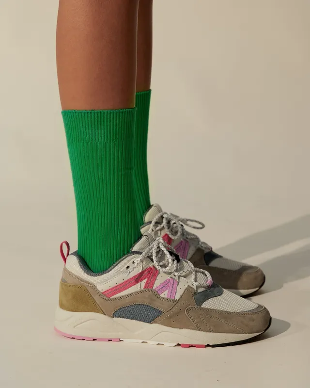 Karhu Fusion 2.0 “the Forest Rules” Pack – Abbey Stone / Pink Yarrow (F804145)