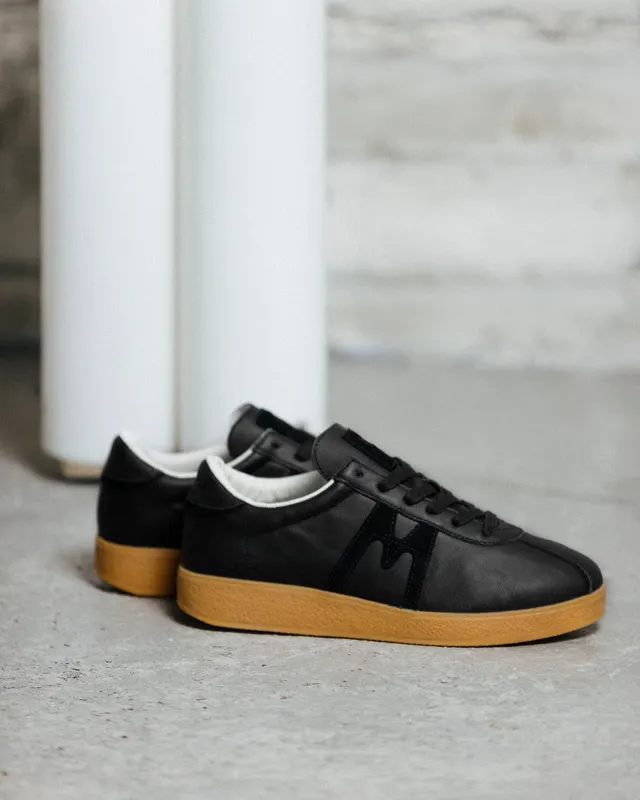 Karhu Trampas – Jet Black / Jet Black (F809036)
