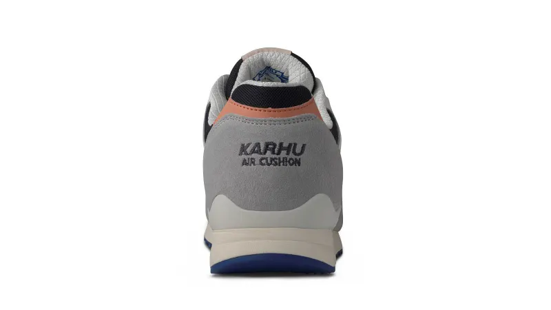 Karhu Synchron Classic – Dawn Blue / Lily White (F802674)
