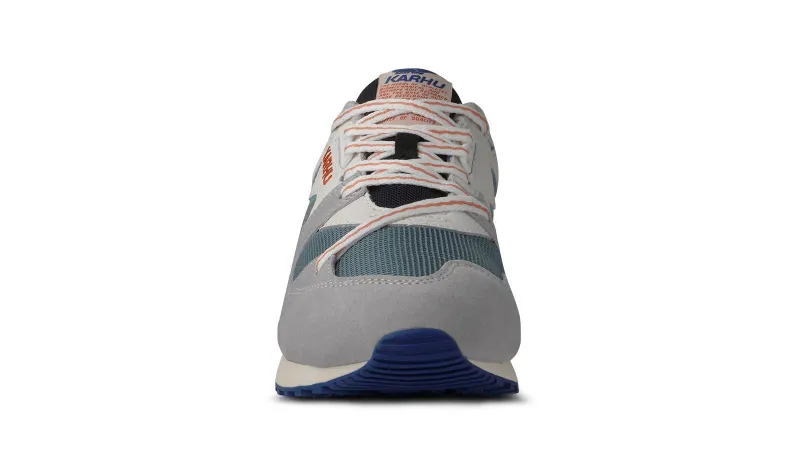 Karhu Synchron Classic – Dawn Blue / Lily White (F802674)