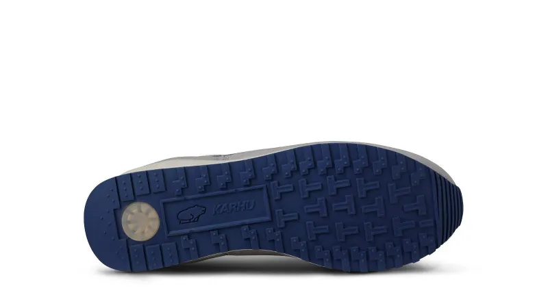 Karhu Synchron Classic – Dawn Blue / Lily White (F802674)