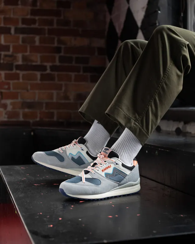 Karhu Synchron Classic – Dawn Blue / Lily White (F802674)