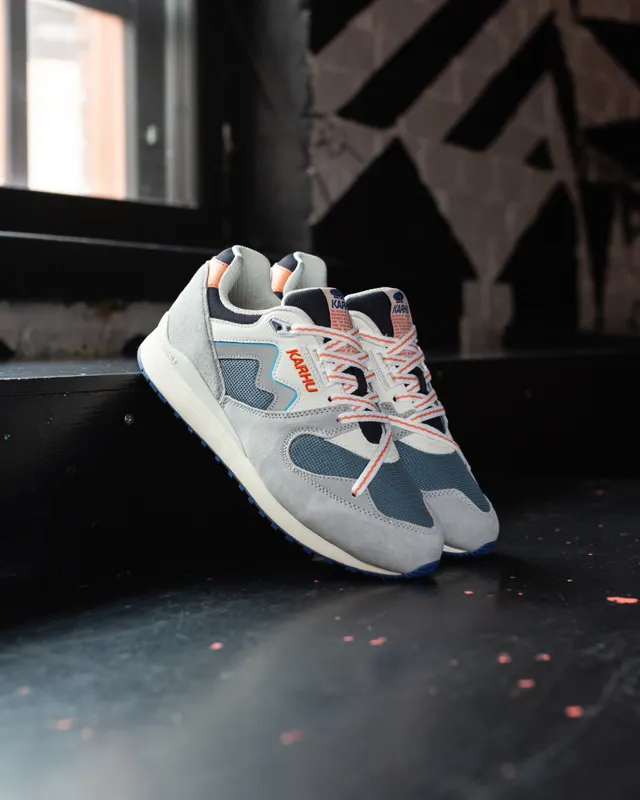 Karhu Synchron Classic – Dawn Blue / Lily White (F802674)