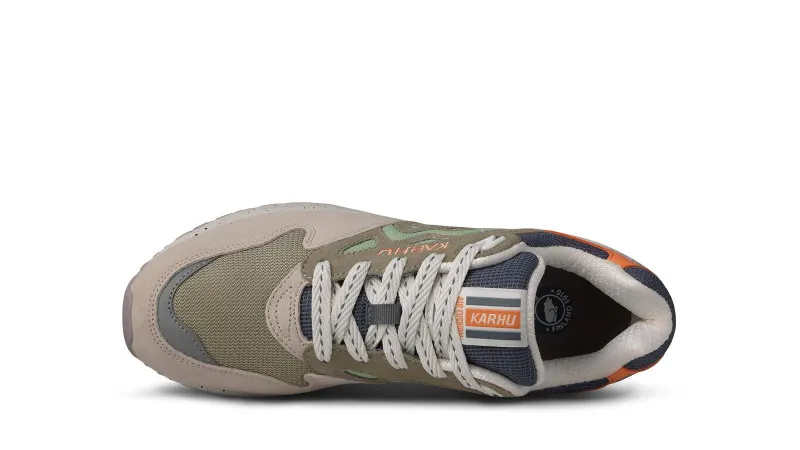 Karhu Legacy 96 – Rainy Day / Celadon Green (F806047)