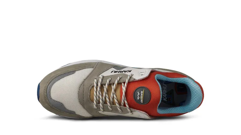 Karhu Aria 95 “the Forest Rules” Pack – Abbey Stone / Silver (F803095)